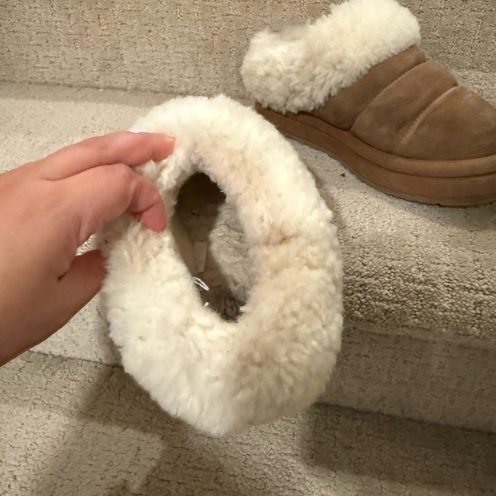 UGG Kids Brown Cozy Slippers - Picture 6 of 6